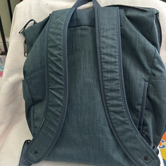 Lululemon Rise & Shine Backpack
Astro Blue - Picture 6 of 13
